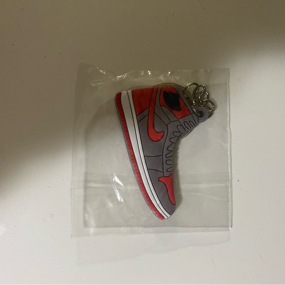 Jordan 1 Keychain - Picture 1 of 3
